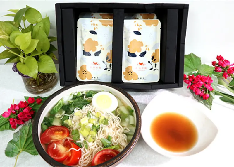 雞精禮盒推薦【原滴美顏雞精】全放養公雞，0脂肪0膽固醇無防腐劑，全古法陶甕萃取，輾壓打碎完全釋放出軟骨素，充滿膠原蛋白，濃厚香醇無腥味！