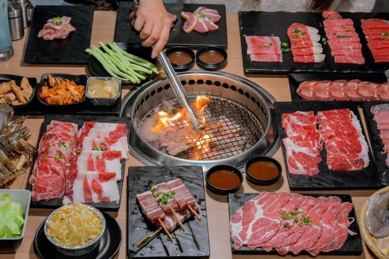 【板橋燒肉燒烤吃到飽】燒肉殿板橋旗艦店：爽爽無限吃到飽「和牛燒肉、戰車龍蝦、海鮮、啤酒等」