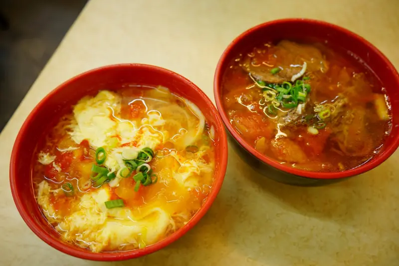 台北｜甘記蕃茄刀削麵 蕃茄蛋花麵．蕃茄牛肉麵 松江南京站四平商圈美食推薦！ - 奇奇一起玩樂趣