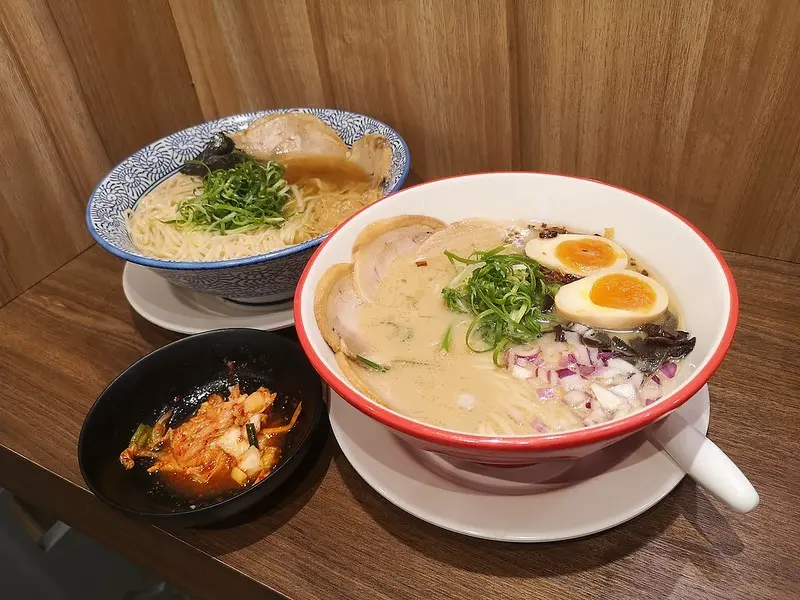 【新北板橋美食】Ramen Ultra 奧特拉麵，雞骨濃熟白高湯超濃郁，麵條軟硬度、湯頭鹹度都可調整!(板橋車站美食/捷運板橋站美食/台北拉麵)