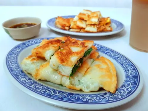 《高雄美食》愛蛋古早味蛋餅（龍德店）❤巧千早餐店？外酥內軟Q的粉漿蛋餅~