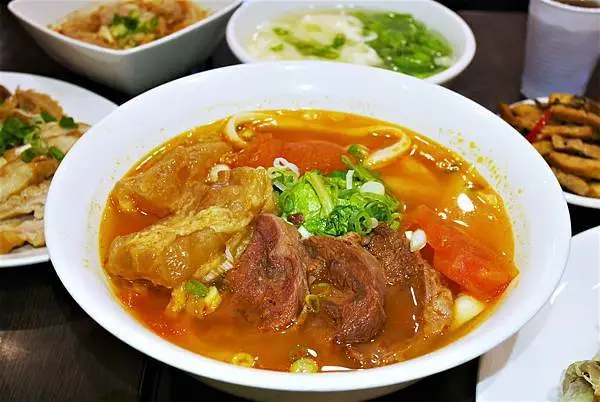 台電大樓站牛肉麵推薦-牛老大牛肉麵館.番茄半筋半肉麵/牛肉捲餅/手工水餃.師大牛肉麵推薦.師大美食.近台電大樓捷運