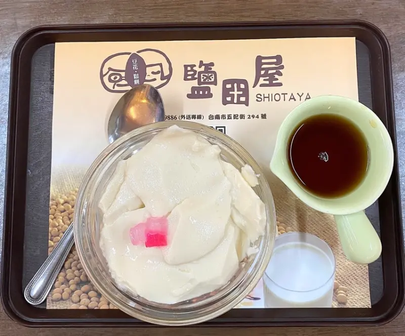 鹽田屋-豆花鬆餅：台南五妃街的豆花老店，銅板價豆花、生活小確幸，喜歡那糖漿的甜甜滋味 - 進食的巨鼠