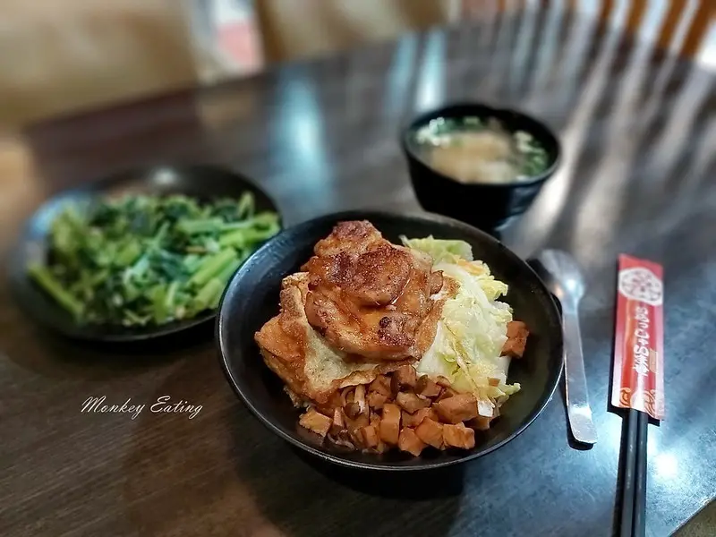 【台中豐原】超吉飯桶│平價現炒鐵板燒丼飯、便當，照燒雞腿丼飯，下班一人簡單吃就滿足~