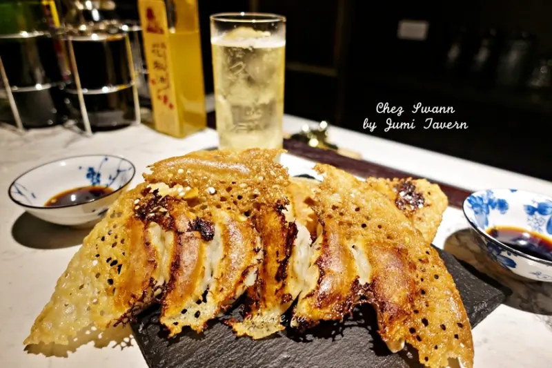 【台北】 東門站 去斯萬家 喝調酒配冰花煎餃 金華街特色調酒吧 - 水晶安蹄 不務正業過生活