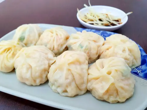 【高雄三民】儒家小籠包 現宰溫體豬肉+蔬菜 健康滿分 爆汁湯包 冷氣開放