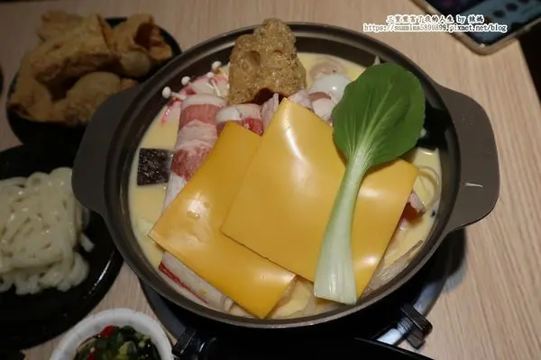 ​​​​台中火鍋【億品鍋】Mini Shabu Shabu-忠孝店，食材鮮美，自助吧無限量供應，平價小火鍋好吃推薦！