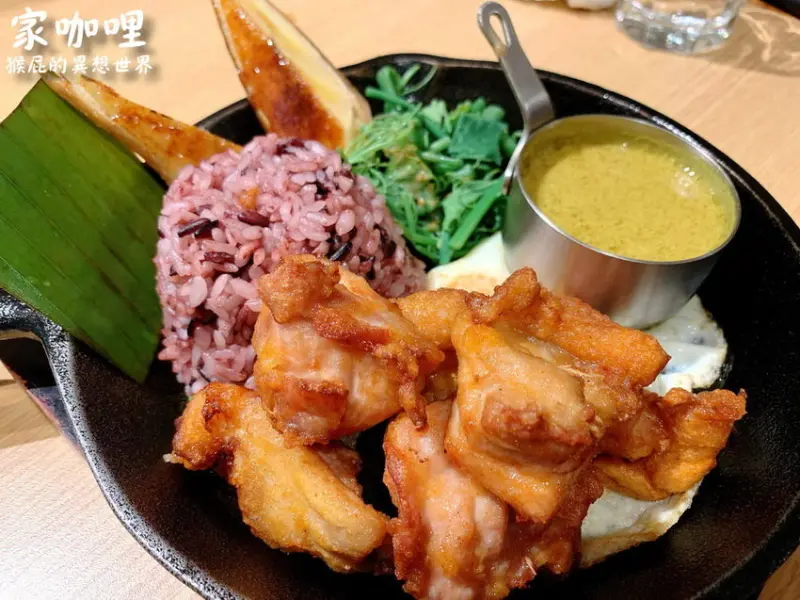 咖哩控一定要吃這間！根本咖哩飯吃到飽！套餐甜點是魚刺人雞蛋糕！來自花蓮的排隊美食！