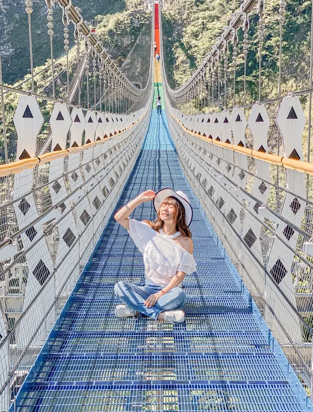 南投景點 || 依希岸部落・挑戰全台最美雙龍瀑布七彩吊橋！交通資訊、門票預約教學