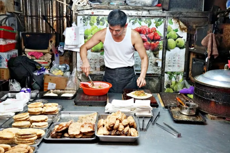 【澎湖】北辰市場 老張燒餅舖 傳承老丈人手藝 超強各式古早味創新兼具甜鹹燒餅推薦 - 水晶安蹄 不務正業過生活