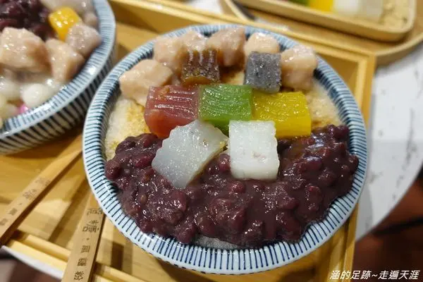 [台北車站冰品甜品] 覓糖『黑糖 粉粿』(開封店) ~ 健康美味的七彩粉粿，好吃的懷舊八寶雪花冰，充滿設計感的文青平價冰店