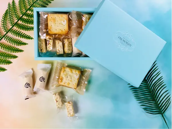 【宅配美食】源之家芒果乾點心禮盒組￭牛嘎餅、雪芒酥&芒香捲 x 新鮮手作的小巧點心，天然芒果來融化我心║ 禮盒推薦、芒果點心