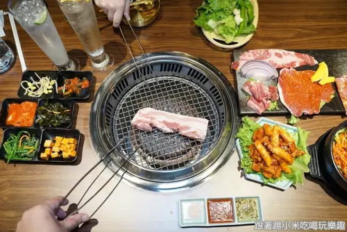 姜滿堂正宗韓國直火燒肉巨城店|有小菜及包肉菜吃到飽！