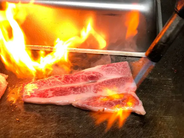 台中美食 潮食牛一中夜市超高cp值安格斯黑牛，超大龍蝦只要300元，頂級食材夜市價格。