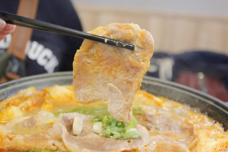 [高雄美食] 小石鍋華夏店，木質日系風格平價小火鍋，13種湯底可選擇