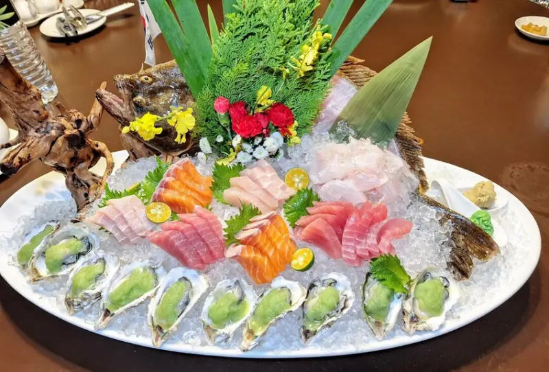 【美食】「韓國日出峯比目魚 x 海九澎湖海鮮餐廳」尚青呷澎湃， 刺身酥炸紅燒煲湯活比目魚四吃