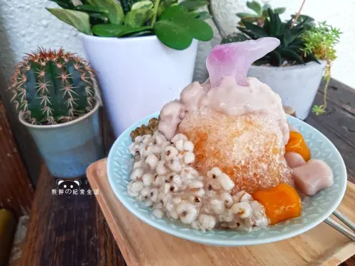 【台中西區】小涼房，隱身巷弄內文青剉冰，療癒北極熊站上冰上顛峰等你來融化它