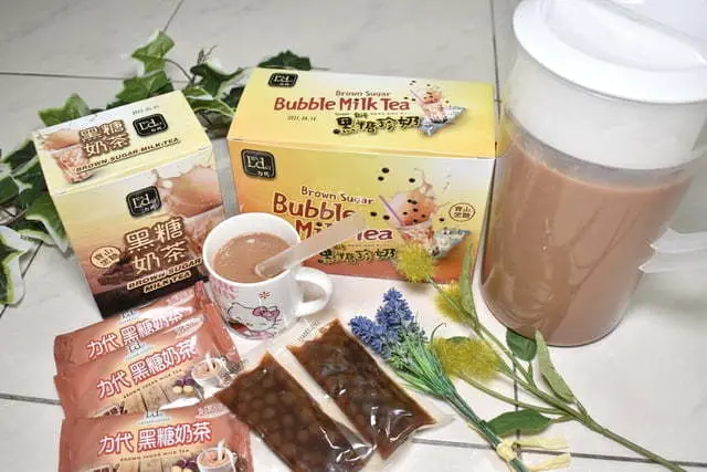 在家也能自製手搖飲。力代黑糖珍珠奶茶&黑糖奶茶。免出門、叫外送。黑糖奶茶香氣濃郁。一年四季都可以喝的自製手搖飲品