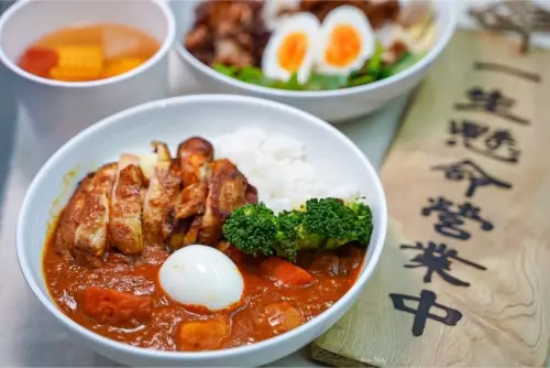 | 高雄美食 |一生懸命營業中/南華市場百元咖哩&爌肉飯份量滿滿/承食
