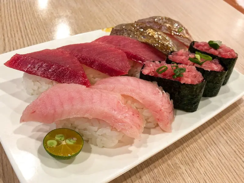 [慧♡響食]順億鮪魚專賣店.打破鮪魚臭臭的腥味.一口近百元的黑鮪大脂壽司