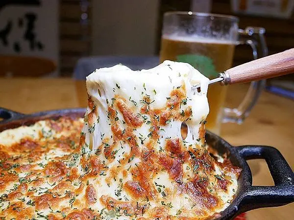 台北中山區南京復興居酒屋，許多料理只有這邊吃得到，大推舒芙蕾烘蛋，用餐氣泡水喝到飽免加價-饕酒窩