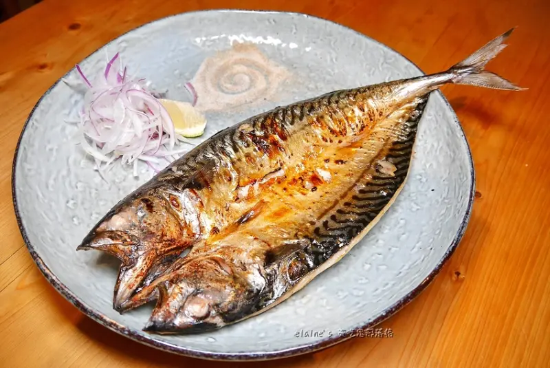 吃。台北中山《饕酒窩居酒屋》日式居酒屋竟然有舒芙蕾！？強推現烤一夜干鯖魚，好吃超大尾。南京復興居酒屋推薦