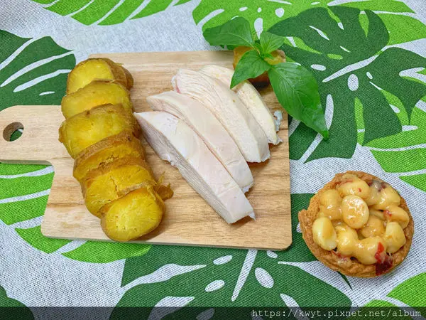 常溫退冰就可以馬上吃的【冰烤地瓜】。果物配嚴選台農57號的完熟冰烤地瓜，100趴的天然，就是有夠綿密香甜拉！