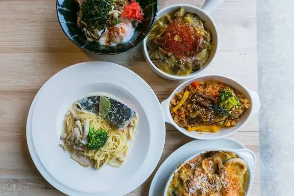 桃園美食-英格藍-全日餐，住宅區裡的全日餐館能同時品嚐到多國料理及各式冰品~歡迎鑑賞喔!(邀約)