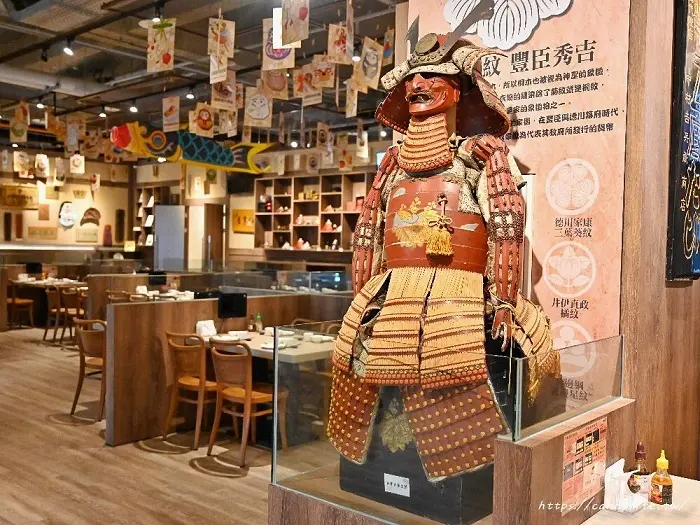 解憂雜貨食堂│與古董文物結合的新台菜料理，來用餐還可免費欣賞古董文物，提供多人套餐，還有包廂座位區～