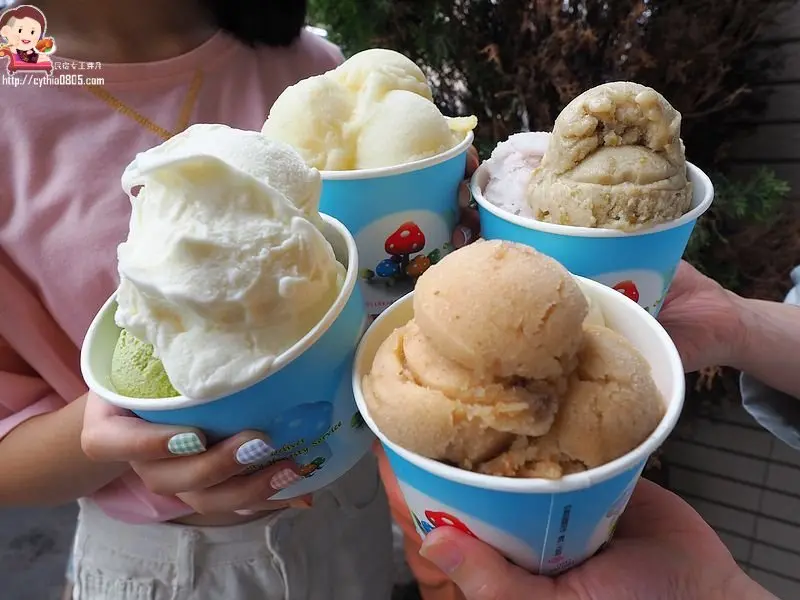 超佛心冰店，六球綿綿冰居然只要45元，看到疊高高會傻眼的綿綿冰，想吃要有緣份才吃的到