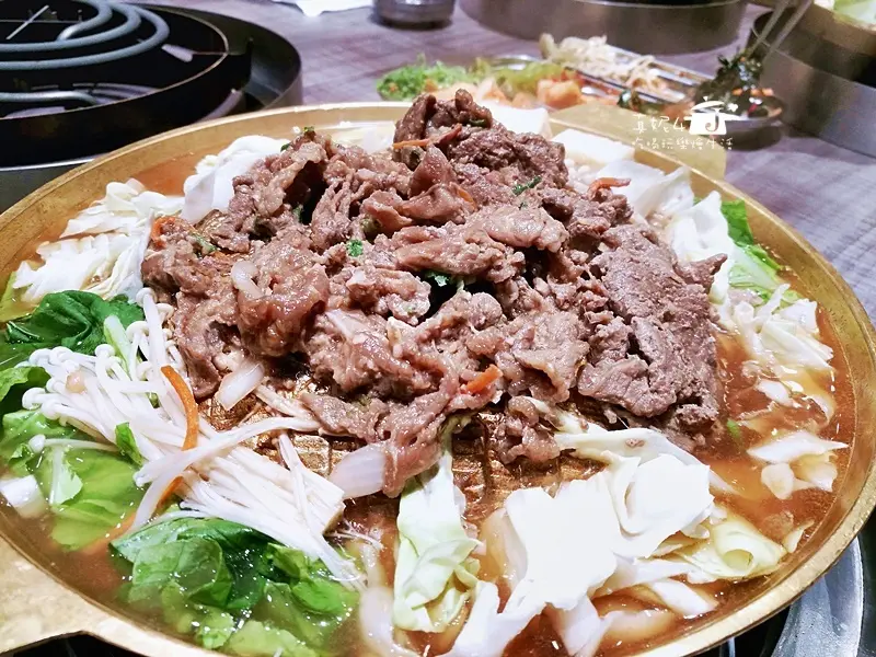 新店小碧潭│雪嶽山韓式料理 好吃會上癮的$250銅盤烤肉.$180石鍋拌飯.$160湯飯.$60開胃韓式小菜(附菜單)