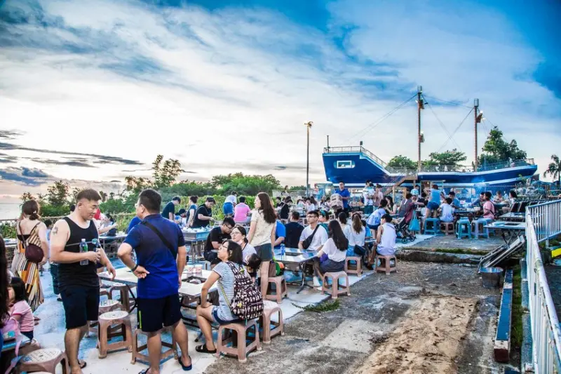 [小琉球美食]小琉球金獅子號/小琉球最美景觀餐廳，海景第一排夕陽超無敵！ - 大手牽小手。玩樂趣