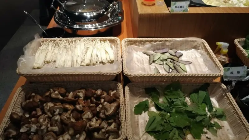 [分享]信義區ATT夏部火鍋~花東野菜無限吃到飽!