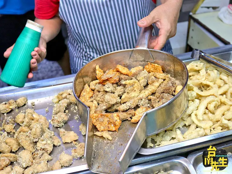 台南鹽酥雞／每日限量賣完為止／飄香近40年老店／獨家調配胡椒粉／嚴選食材現點現炸／價格親民份量實在／在地人私藏口袋名單