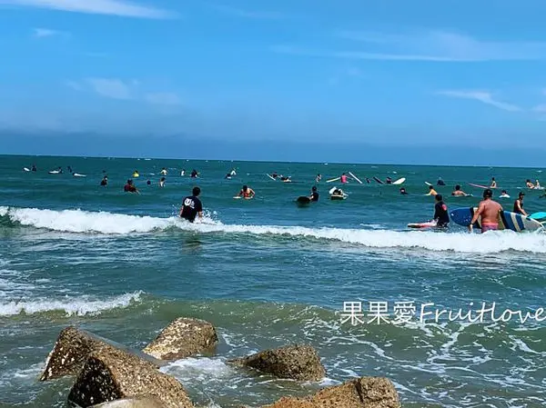 台中大甲衝浪聚集地 ~ 松柏港北堤沙灘 親子寵物友善