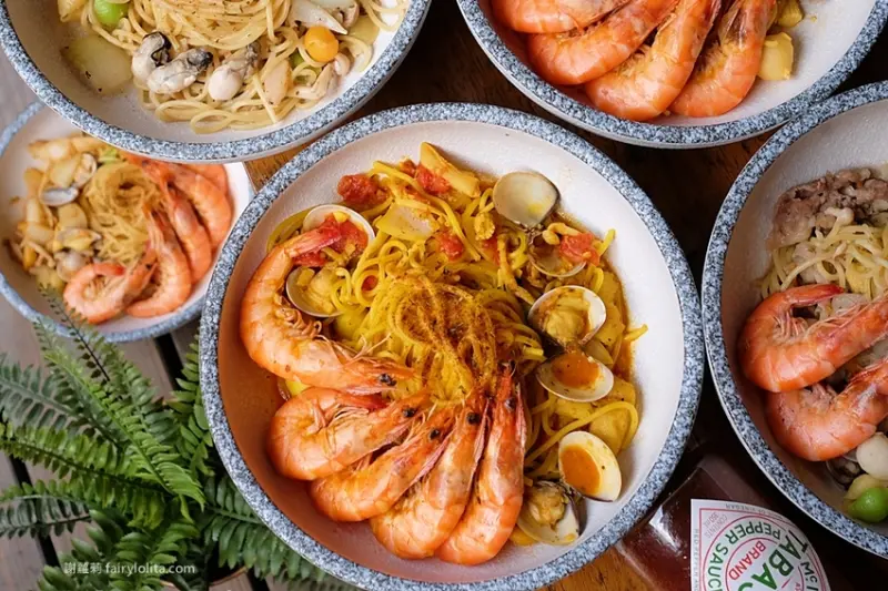 只要170元！澎湃海鮮用料整碗舖滿滿，首創義大利麵結合精釀啤酒，全台第一家！