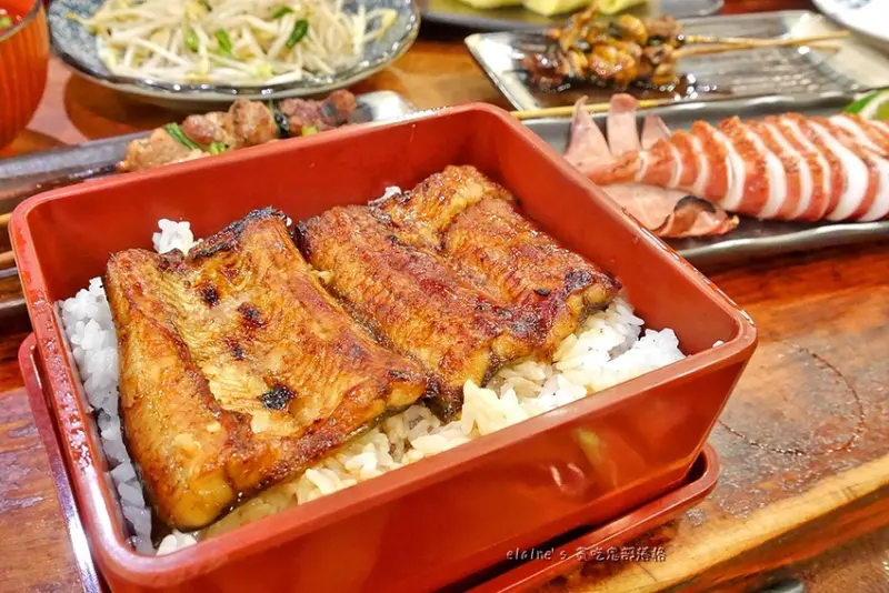 吃。台北中山《肥前屋》日本師傅來台創立近50年的鰻魚飯老店,母親節前夕趕快帶蔡媽媽吃一波。七條通鰻魚飯推薦