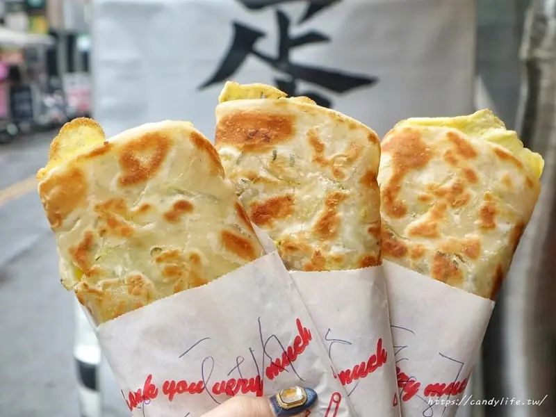 邱陳記酥皮蛋餅│台中酥皮蛋餅推薦！手工現擀現做，外皮好酥，內餡用料超實在～