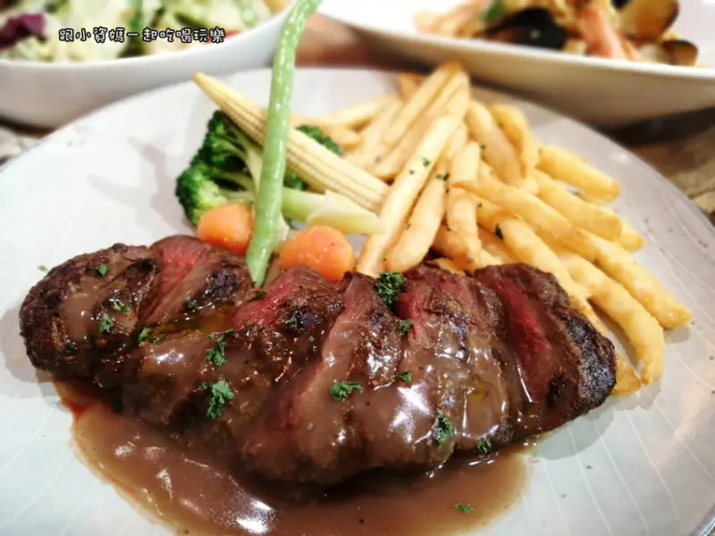 【大直美食記】水牛城美式餐廳BFLO/朋友聚餐/牛排/義大利麵/漢堡/沙拉/薯條/鄰近大直捷運站明水公園/台北中山區人氣餐廳推薦