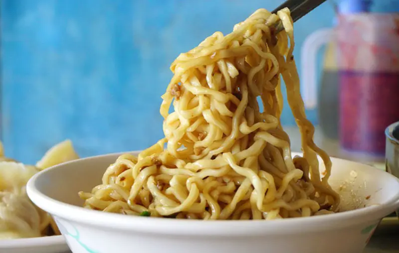 台南麵店 台南東區 【變電所麵店】  連地標都沒有，隱身在仁和市場，在地飄香數十年的古早味麵店 台南東區麵店│台南麵店推薦