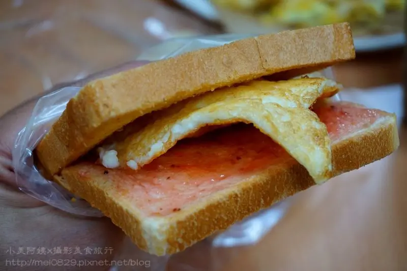 新營宵夜推薦 台南新營區美食 【無名草莓蛋吐司 】 在地人帶路才知道的新營宵夜！！