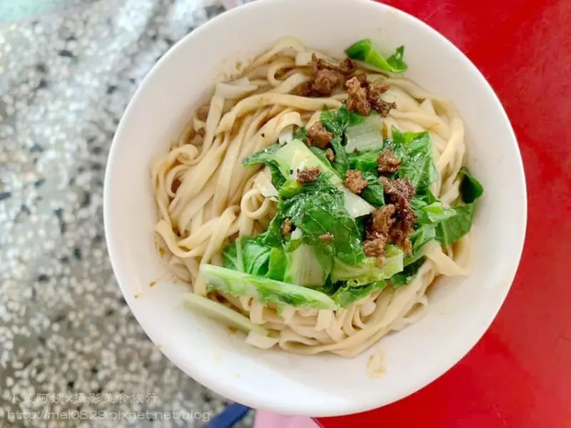 台南麵店推薦 台南東區後甲榕樹下麵店 在地人激推的麵店丨臨近南紡購物中心