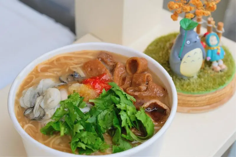 奇妍麵線｜大顆又新鮮的鮮蚵手工麵線！還有溫體黑豬大腸麵線！桃園火車站必吃傳統小吃！桃園美食推薦、桃園早餐推薦、桃園小吃推薦、桃園外帶推薦、桃園麵線推薦