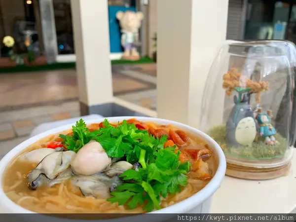 【桃園區。美食】奇妍麵線。桃園後站美食，一碗麵線給你滿滿滷豬腸、新鮮蚵仔、手工麵線，柴魚湯底HEN香，闆娘與老闆用愛堆砌的美味麵線｜附菜單