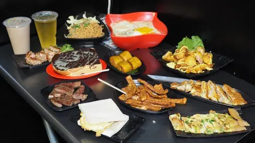 【高雄│左營】阿火土司宵夜│爆餡芋泥蛋土司很可以！牛小排不用100元（附菜單價位）左營宵夜銅板美食