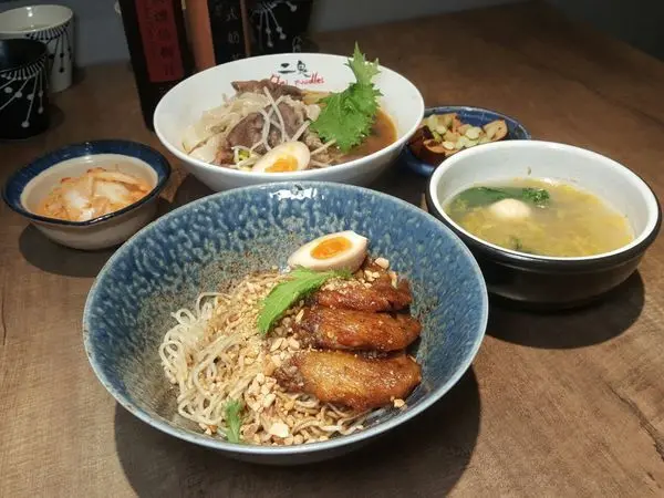 【新北三重。美食】捷運台北橋站｜二鬼麵舖三重分店｜下班療癒系美食｜必吃辣燙燙的麻辣乾拉麵跟青麻湯拉麵