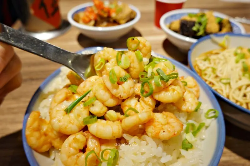 【台北】善導寺站 忠青商行 蝦拌麵比蝦炊飯好吃 文青風眷村味餐館