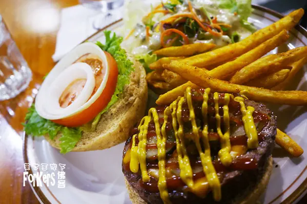 食記◎--【台北 中山】大份量的Forkers佛客漢堡.三人娘聚餐♥
