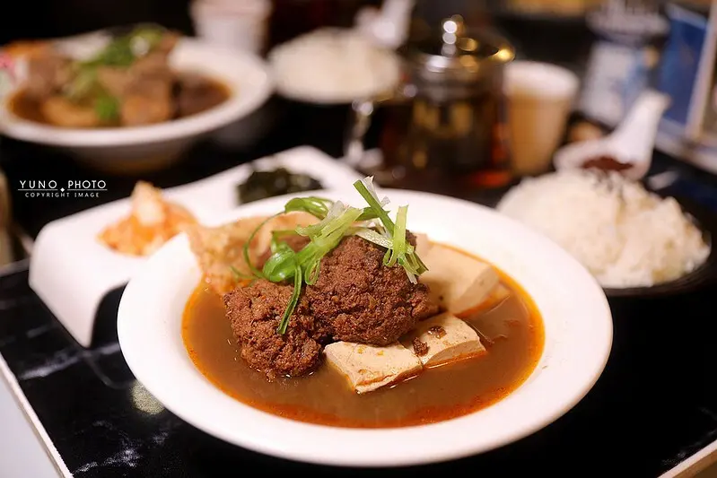 學生大讚「在地最強麻辣鴨血臭豆腐」套餐吃飽價只要89元 超高CP值隱藏版川味麻辣燙