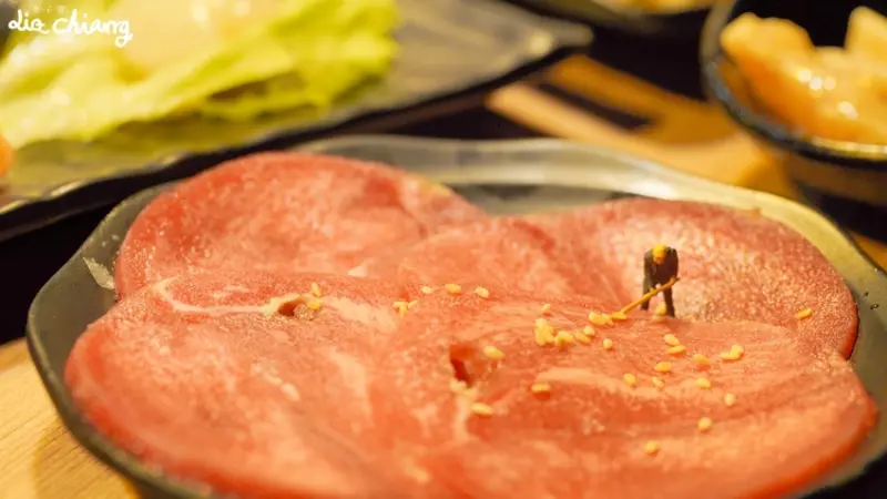 桃園火車站周邊美食_燒烤、火鍋吃到飽_70多種肉品選擇，還有季節限定草莓吃到飽